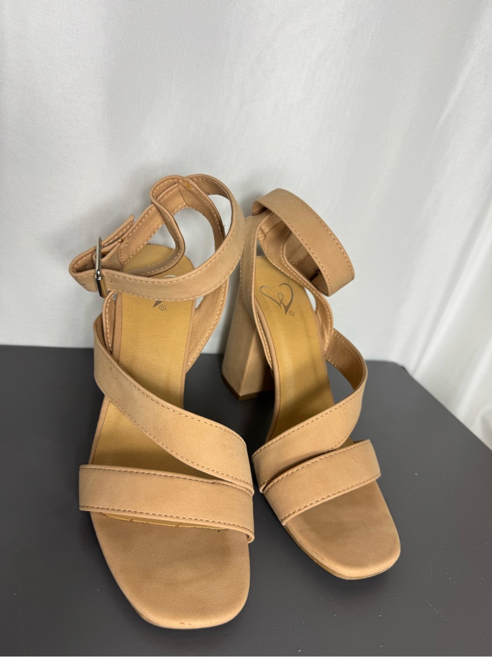Windsor casual business party preppy  Strappy Block Heel Sandals 6 1/2